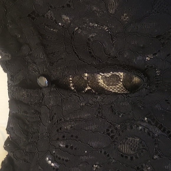 Black lace top size large - Picture 3 of 4
